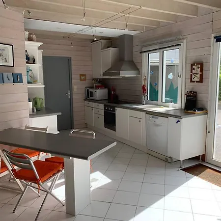 Maison En Bois Avec Vue Sur Etang De Sandun