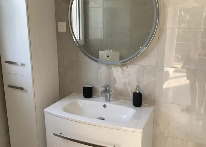 Maison En Bois Avec Vue Sur Etang De Sandun *